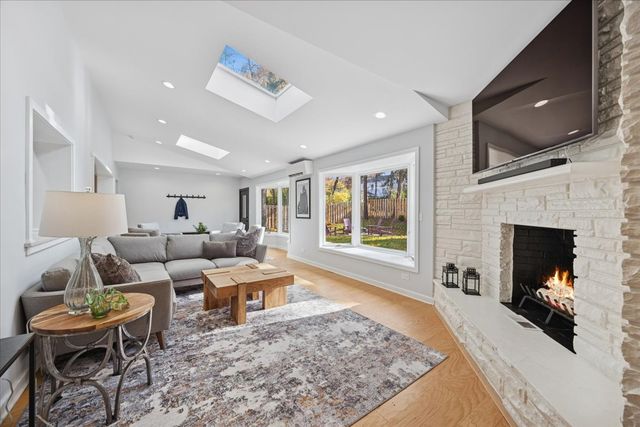 861 Crescent Boulevard, Glen Ellyn, IL 60137