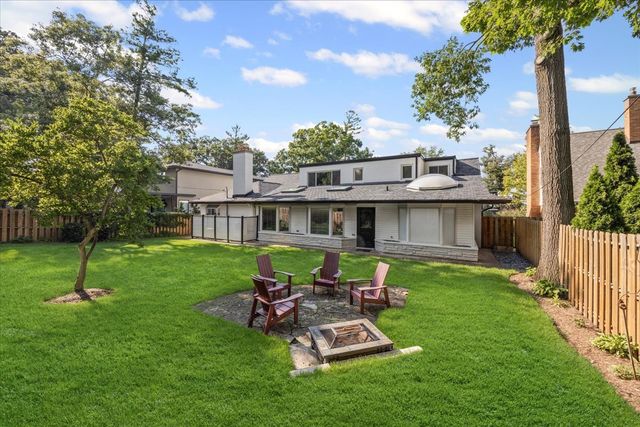 861 Crescent Boulevard, Glen Ellyn, IL 60137