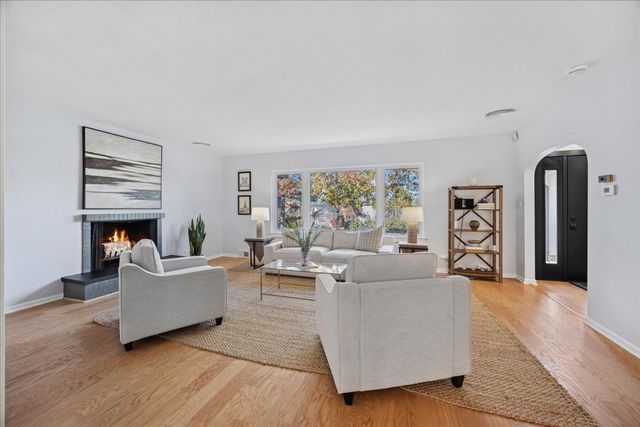 861 Crescent Boulevard, Glen Ellyn, IL 60137