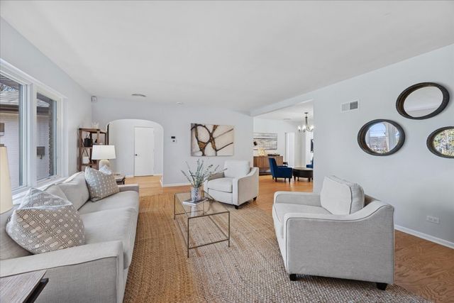 861 Crescent Boulevard, Glen Ellyn, IL 60137