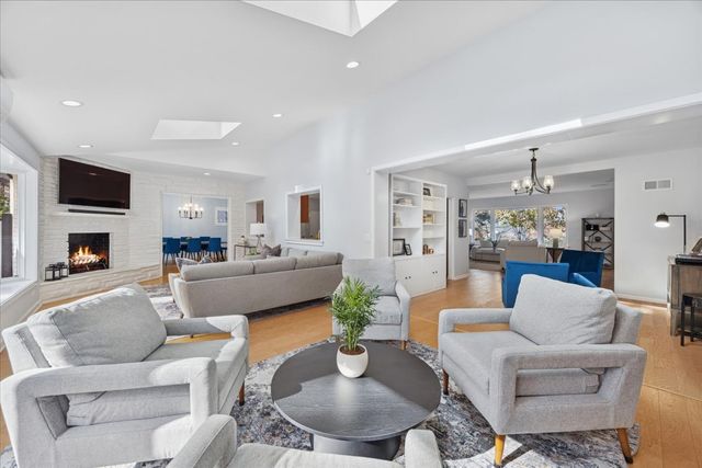 861 Crescent Boulevard, Glen Ellyn, IL 60137