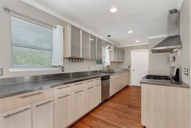 2510 Pinebluff Drive, Dallas, TX 75228