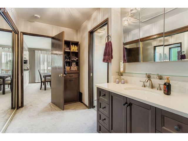 14876 Ne ROSE Pkwy 60-B, Portland, OR 97230