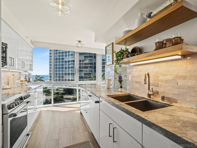 1750 Avenida Del Mundo 404, Coronado, CA 92118