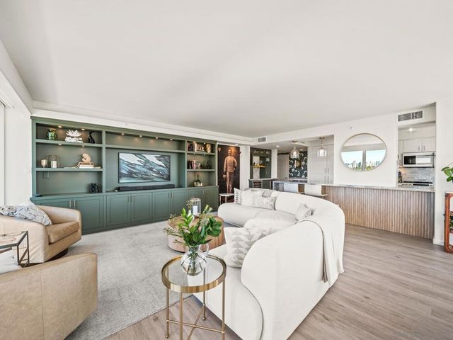 1750 Avenida Del Mundo 404, Coronado, CA 92118