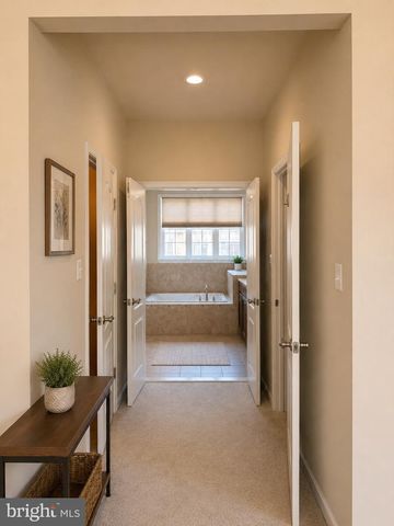 19400 FRONT ST, Leesburg, VA 20176
