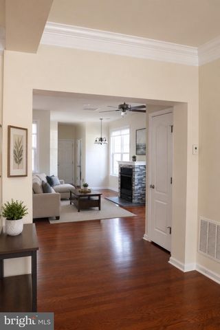 19400 FRONT ST, Leesburg, VA 20176