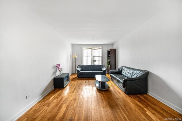 84-20 51 Avenue 5L, Elmhurst, NY 11373