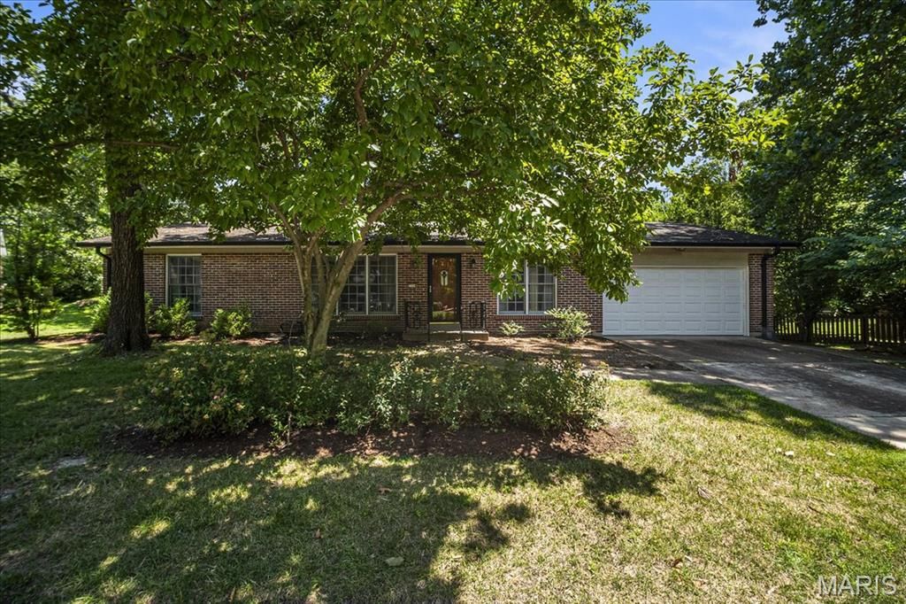 2324 Cleek Court, St Louis, MO 63131