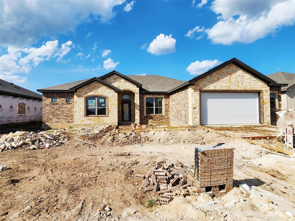 718 Eagle Claw DR, Salado, TX 76571