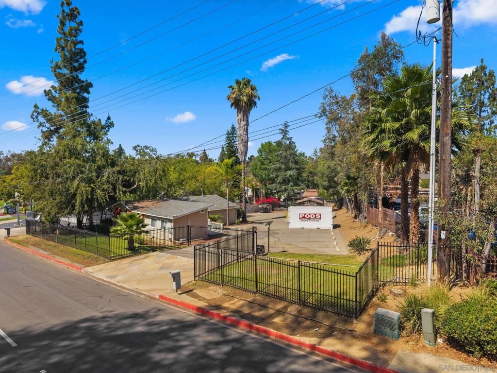 2005 S Escondido Blvd, Escondido, CA 92025 — exterior
