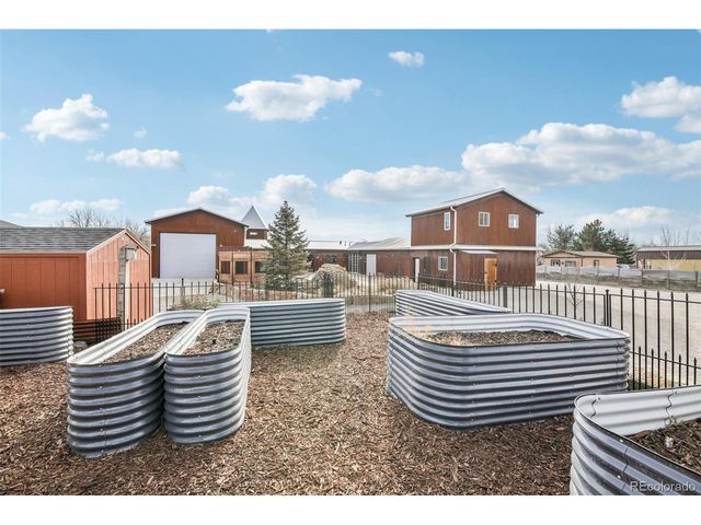 318 Lilac Dr, Lochbuie, CO 80603