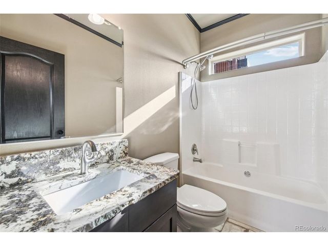 318 Lilac Dr, Lochbuie, CO 80603