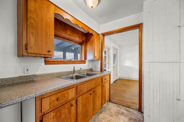 21 River Road W, Johnson, VT 05656