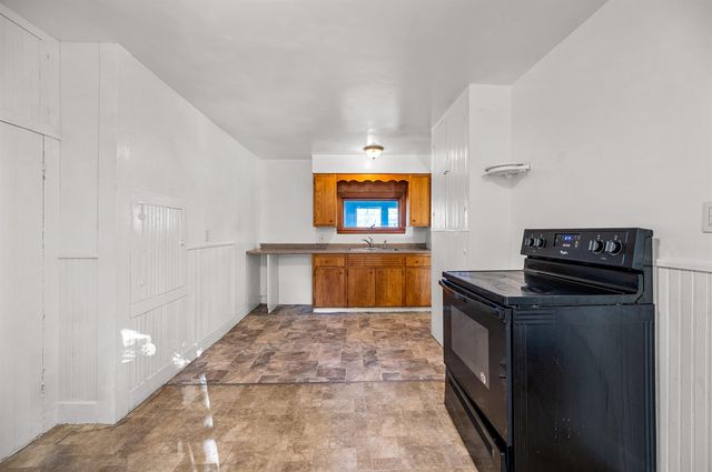 21 River Road W, Johnson, VT 05656