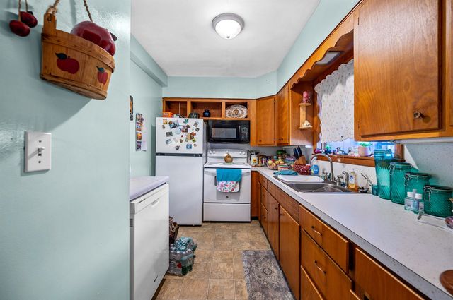 21 River Road W, Johnson, VT 05656