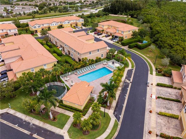 323 Versailles Lane, Vero Beach, FL 32960