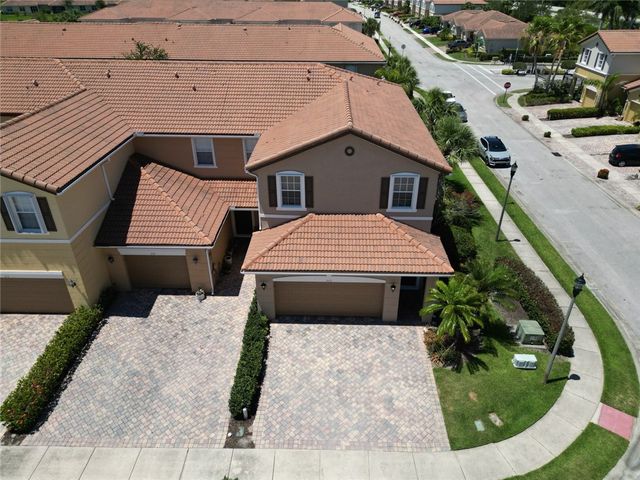 323 Versailles Lane, Vero Beach, FL 32960