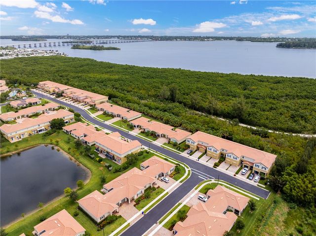 323 Versailles Lane, Vero Beach, FL 32960