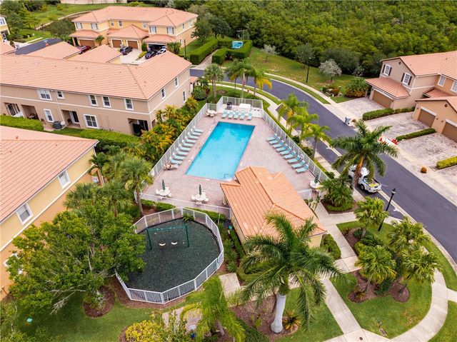 323 Versailles Lane, Vero Beach, FL 32960