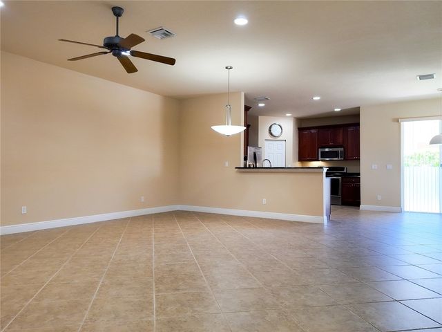 323 Versailles Lane, Vero Beach, FL 32960