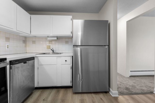 12 English Village Rd Apt 201, Manchester, NH 03102