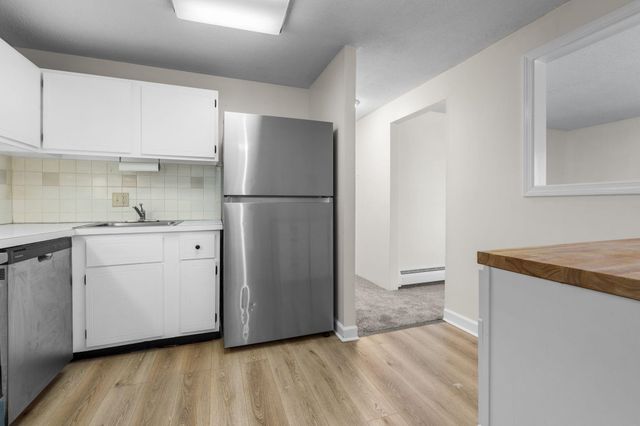 12 English Village Rd Apt 201, Manchester, NH 03102