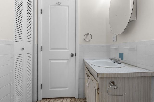 12 English Village Rd Apt 201, Manchester, NH 03102