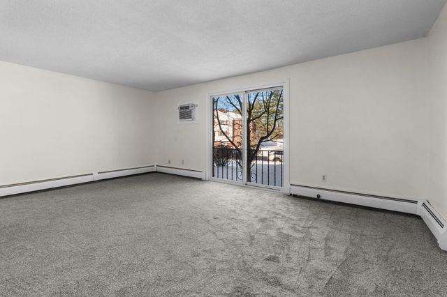 12 English Village Rd Apt 201, Manchester, NH 03102