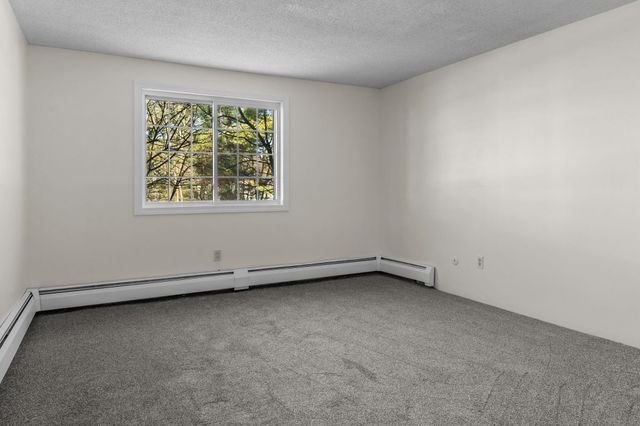 12 English Village Rd Apt 201, Manchester, NH 03102