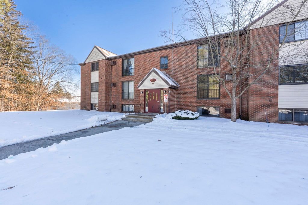 12 English Village Rd Apt 201, Manchester, NH 03102
