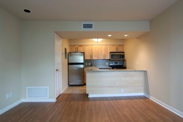 7685 Northcross DR 221, Austin, TX 78757