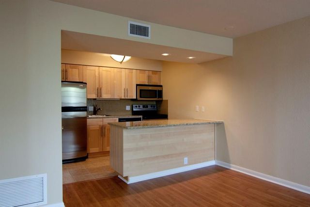 7685 Northcross DR 221, Austin, TX 78757