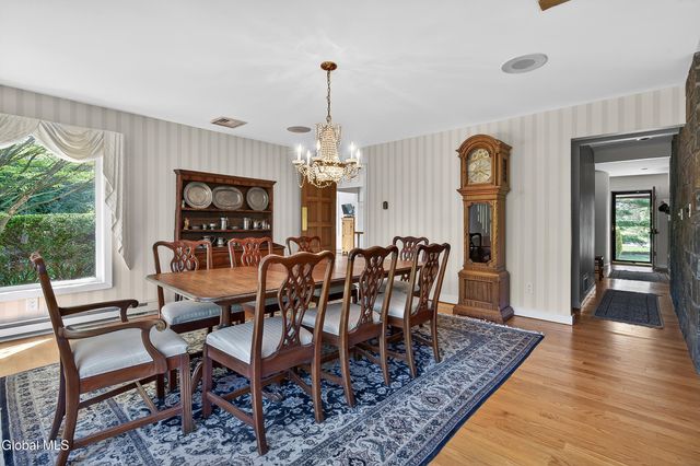 1283 Hawthorn Road, Niskayuna, NY 12309