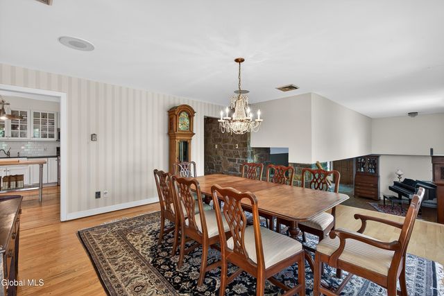 1283 Hawthorn Road, Niskayuna, NY 12309