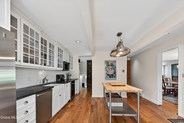 1283 Hawthorn Road, Niskayuna, NY 12309