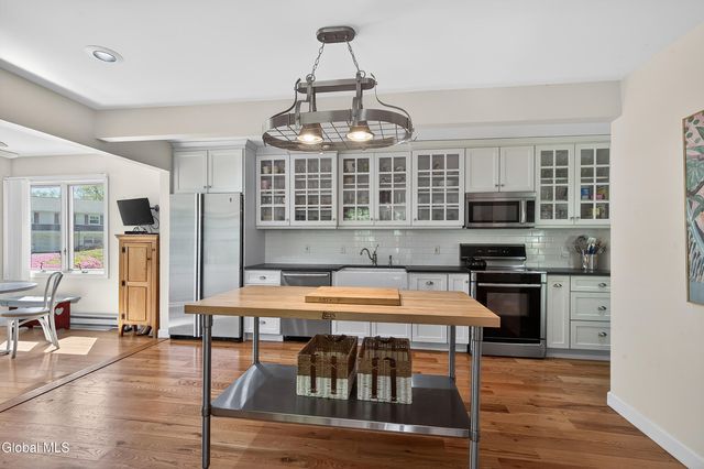 1283 Hawthorn Road, Niskayuna, NY 12309