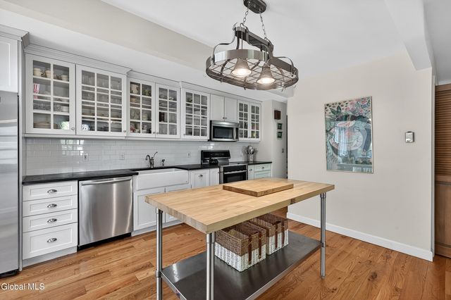 1283 Hawthorn Road, Niskayuna, NY 12309