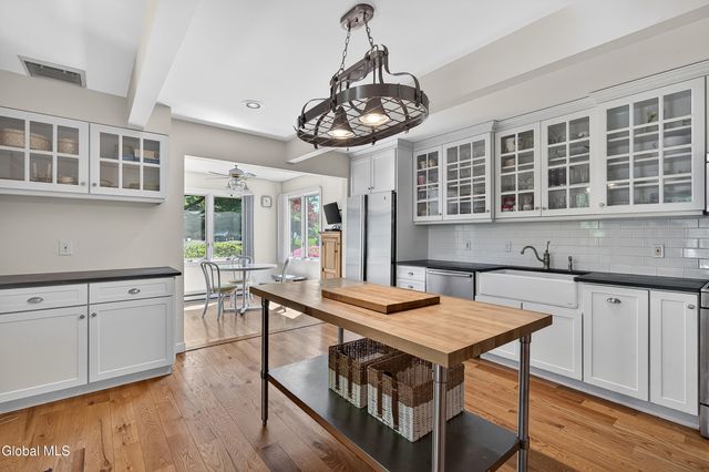 1283 Hawthorn Road, Niskayuna, NY 12309