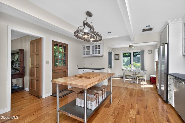 1283 Hawthorn Road, Niskayuna, NY 12309