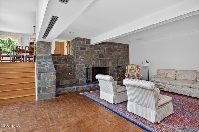 1283 Hawthorn Road, Niskayuna, NY 12309
