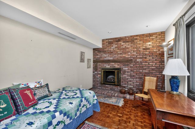 1283 Hawthorn Road, Niskayuna, NY 12309