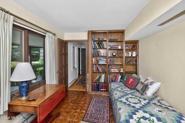 1283 Hawthorn Road, Niskayuna, NY 12309