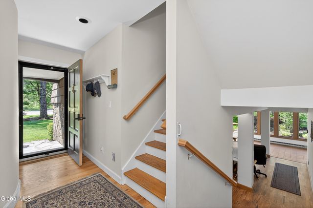 1283 Hawthorn Road, Niskayuna, NY 12309