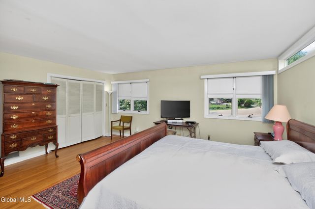 1283 Hawthorn Road, Niskayuna, NY 12309