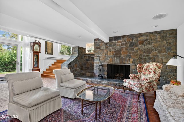 1283 Hawthorn Road, Niskayuna, NY 12309
