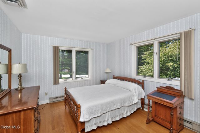 1283 Hawthorn Road, Niskayuna, NY 12309