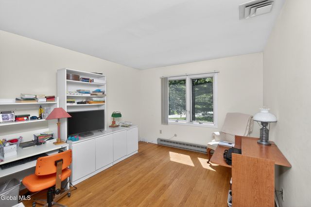 1283 Hawthorn Road, Niskayuna, NY 12309