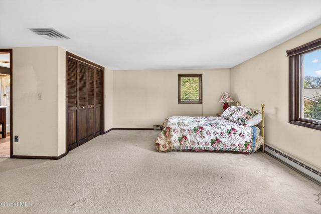 1283 Hawthorn Road, Niskayuna, NY 12309