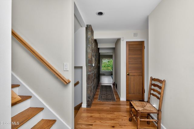 1283 Hawthorn Road, Niskayuna, NY 12309